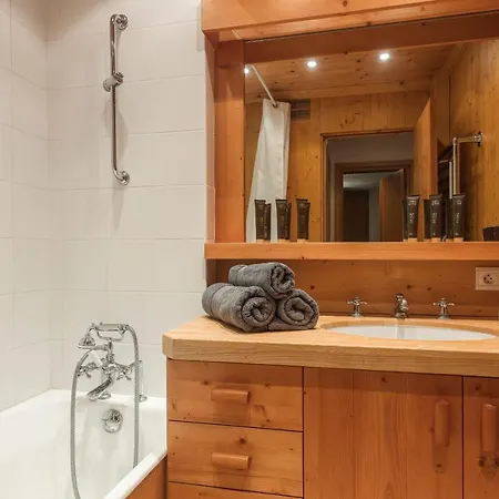 Flat - Le Whivern A Stone's Throw From The Village Centre